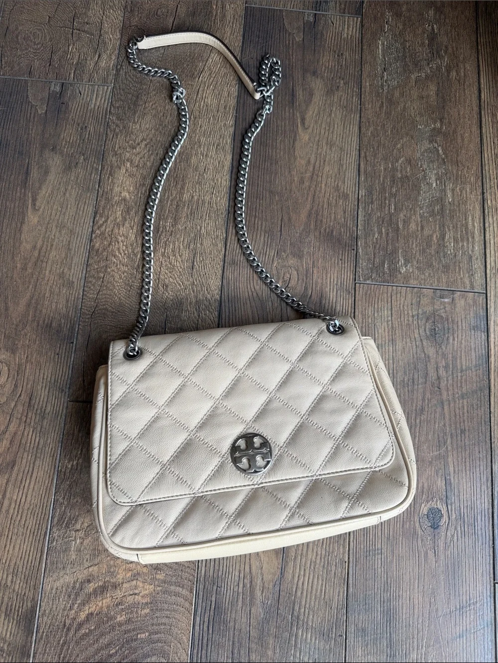 Tory Burch Quilted Cream Shoulder Bag with Chain Strap